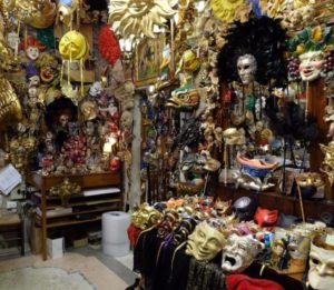 Pinsel, Federn und Liebe: Venedigs Maskenmacher