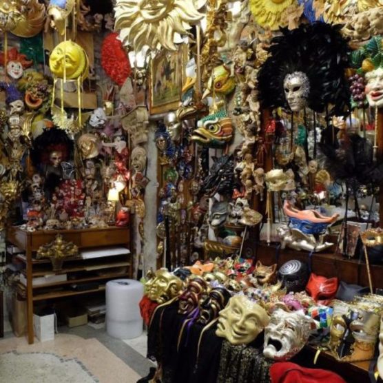 Pinsel, Federn und Liebe: Venedigs Maskenmacher