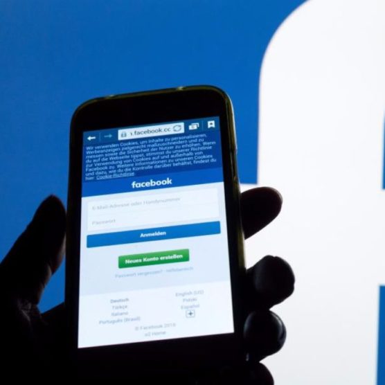 Facebook rüstet auf im Kampf gegen Fake News