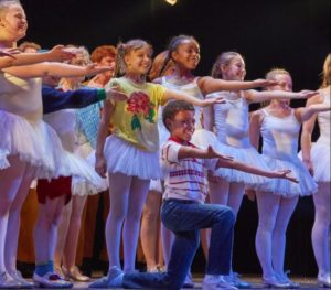 Publikum feiert Musical „Billy Elliot“ in Hamburg
